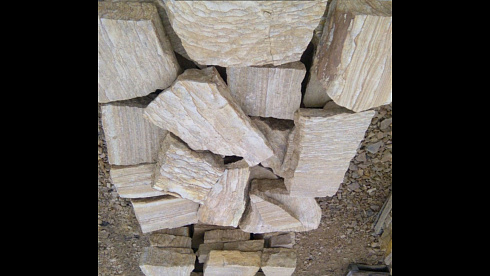 Kamenclub.ru: Песчаник пластушка желтый с рисунком (4-6 см)  купить в Ижевске плитняк пластушка желтый с рисунком песчаник 9 000 руб/м3   фото КАМЕНЬ КЛУБ