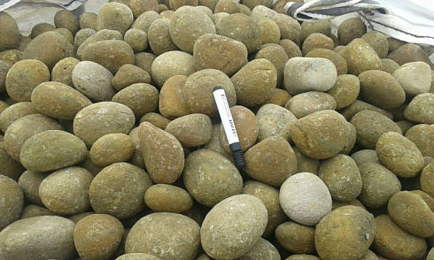 Kamenclub.ru: Песчаник ядра, фр. 100-300 мм  купить в Ижевске песчаник бежевый серый рыжий речная галька 5 000 руб/т   фото КАМЕНЬ КЛУБ