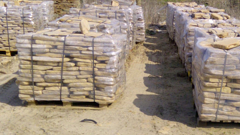 Kamenclub.ru: Песчаник пластушка галтованный желтый с рисунком (3 см)  купить в Ижевске плитняк - пластушка желтый песчаник 21000 руб/м3   фото КАМЕНЬ КЛУБ