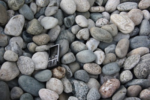 Kamenclub.ru: Галька речная окат (ассорти) фр. 50-100 мм. купить  в Ижевске галька природная округлая серая белая черная серая коричневая синяя галька речная окатанная округлая 6200 руб/т   фото КАМЕНЬ КЛУБ