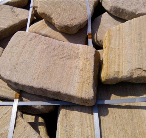 Kamenclub.ru: Песчаник пластушка галтованный желтый с рисунком (3 см)  купить в Ижевске плитняк - пластушка желтый песчаник 21000 руб/м3   фото КАМЕНЬ КЛУБ