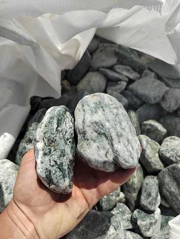 фото Галтованный жадеит (фр. 70-100 мм)  купить в Ижевске в интернет-портале КАМЕНЬ КЛУБ