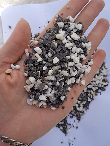 Kamenclub.ru: Мраморная крошка (щебень крошка микс: белый-зеленый-розовый) фр. 3-5 мм.  купить в Ижевске мрамор белый, зеленый, розовый мраморная декоративная крошка каменная 12000 руб/т   фото КАМЕНЬ КЛУБ