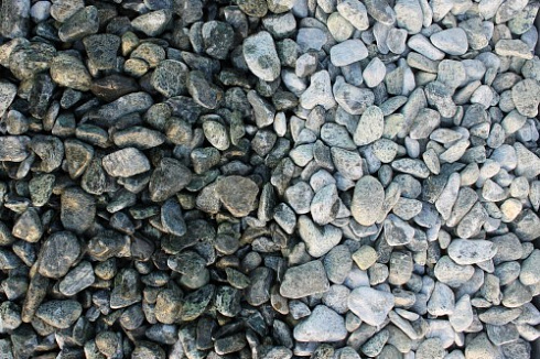 Kamenclub.ru: Щебень галтованный зеленый (змеевик) фр. 20-40 мм.  купить в Ижевске мрамор зеленый, салатовый оголтованный щебень мраморный 12500 руб/т   фото КАМЕНЬ КЛУБ