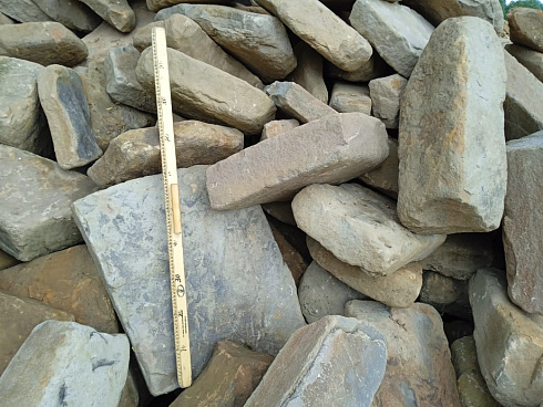 Kamenclub.ru: Песчаник для мощения дорожек, площадок, парковок ( фр 5-10 см)  купить в Ижевске песчаник  серый желтый коричневый рыжий песчаник оголтованный окатанный 6500 руб/т   фото КАМЕНЬ КЛУБ