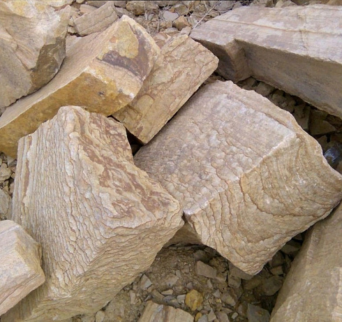 Kamenclub.ru: Песчаник пластушка желтый с рисунком (7-15 см)  купить в Ижевске плитняк - пластушка - бут желтый песчаник 10200 руб/м3   фото КАМЕНЬ КЛУБ