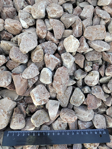 Kamenclub.ru: Мраморная крошка (щебень галтованный розовый) фр.20-40 мм.  купить в Ижевске мрамор розовый, красный оголтованный округлый щебень  15000 руб/т   фото КАМЕНЬ КЛУБ