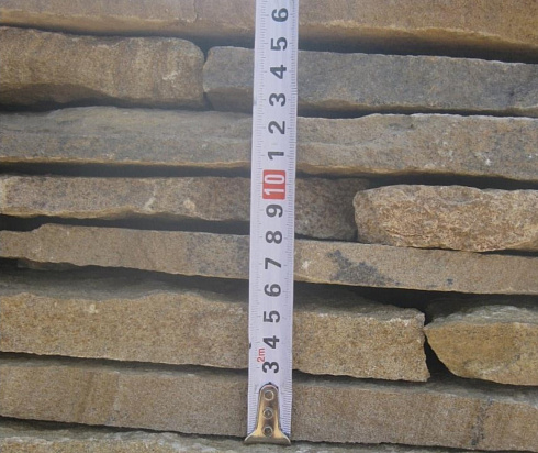 Kamenclub.ru: Песчаник пластушка желтый с разводом под дерево (2 см)  купить в Ижевске плитняк желтый с разводами, желтый, рыжий, серый песчаник пластушка рваная ландшафтная 11 000 руб/м3   фото КАМЕНЬ КЛУБ