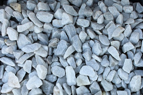 Kamenclub.ru: Мраморная крошка, щебень, цвет-белый,  фр. 20-40 мм.  купить в Ижевске мрамор белый молочный слоновая кость айвори  мраморная крошка ландшафтная 12000 руб/т   фото КАМЕНЬ КЛУБ