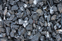 Kamenclub.ru: Щебень крошка черный (мрамор) фр. 5-10 мм.  купить в Ижевске мрамор черный с белыми прожилками, черный, белый мраморная крошка декоративная ландшафтная 11000 руб/т   фото КАМЕНЬ КЛУБ