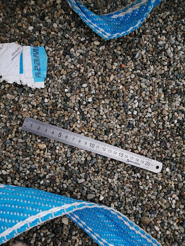 Kamenclub.ru: Галька речная окат (серая) фр.3-5 мм купить  в Ижевске галька речная серая бежевый темно-серый окатанный речной камень округлый 9500 руб/т   фото КАМЕНЬ КЛУБ