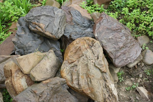 Kamenclub.ru: Песчаник декоративный ландшафтный (фр. 300-500 мм)  купить в Ижевске песчаник желтый рыжий серый зеленый валун речной окатанный природный песчаника 4 500 руб/т   фото КАМЕНЬ КЛУБ