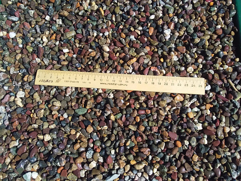 Kamenclub.ru: Галька речная окат цветная фр.5-10 мм. купить  в Ижевске галька речная белый, серый, красноватый, синий, темно-серый речная окатанная галька декоративная 6800 руб/т   фото КАМЕНЬ КЛУБ