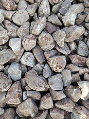 Kamenclub.ru: Мраморная крошка (щебень галтованный розовый) фр.10-20 мм.  купить в Ижевске мрамор розовый, красный ландшафтный декоративный окатанный округлый щебень 15000 руб/т   фото КАМЕНЬ КЛУБ