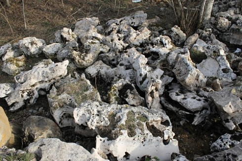 Kamenclub.ru: Выветренный известняк (степной) фр. 500-1500 мм.  купить в Ижевске    10000 руб/т   фото КАМЕНЬ КЛУБ