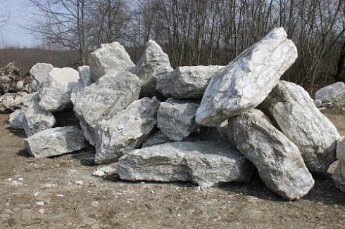 Kamenclub.ru: Мраморизированный известняк фр.500-1500 мм.  купить в Ижевске    10000 руб/т   фото КАМЕНЬ КЛУБ