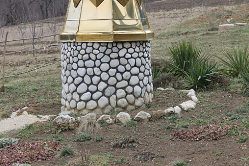 Kamenclub.ru: Галька речная плоская (бело-серая) фр. 100-200-300 мм. купить  в Ижевске галька речная плоская серый, белый, бело-серый, серо-белый речная галька плоская  9000 руб/т   фото КАМЕНЬ КЛУБ