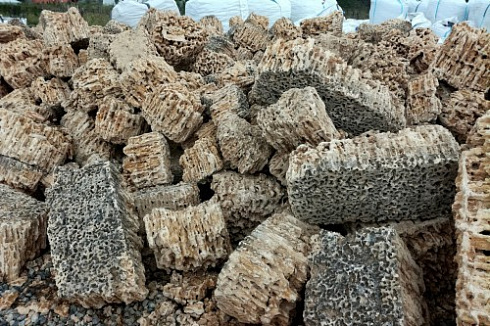 Kamenclub.ru: Крымский природный меотис фр. 100-500 мм.  купить в Ижевске меотис бежевый рыжий молочный желтый ракушечник 4 500 руб/т   фото КАМЕНЬ КЛУБ