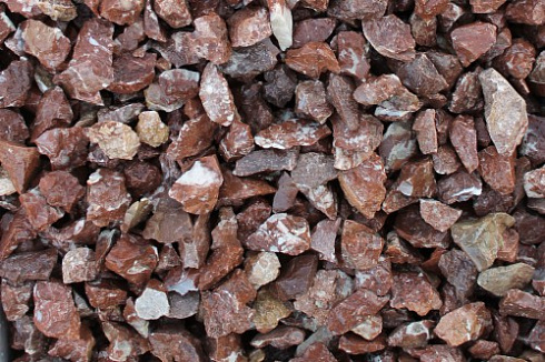 Kamenclub.ru: Мраморная крошка (щебень крошка розовый) фр. 40-70 мм.  купить в Ижевске мрамр розовый, красный мраморный декоративный 11000 руб/т   фото КАМЕНЬ КЛУБ