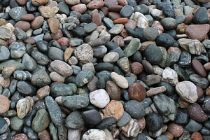 Kamenclub.ru: Галька окат (цветная картошка) фр. 50-100 мм. купить  в Ижевске галька природная окатанная серый белый цветной синий темно-серый коричневый округлый галечник окатанный 6800 руб/т   фото КАМЕНЬ КЛУБ