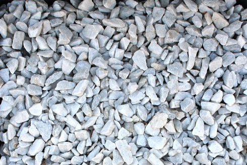 Kamenclub.ru: Мраморная крошка, щебень, цвет-белый, фр. 3-5 мм.  купить в Ижевске мрамор белый молочный бежевый мрамор колотый 11500 руб/т   фото КАМЕНЬ КЛУБ