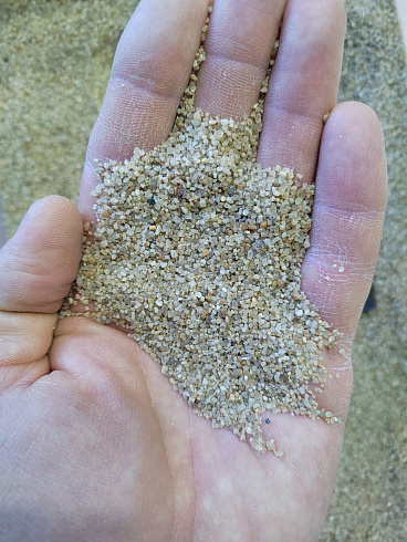 Кварцевый песок для площадок фр. 0,6-1,2 мм.  купить в Ижевске фото Камень Клуб