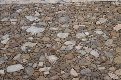 Kamenclub.ru: Песчаник для мощения дорожек, площадок, парковок ( фр 5-10 см)  купить в Ижевске песчаник  серый желтый коричневый рыжий песчаник оголтованный окатанный 6500 руб/т   фото КАМЕНЬ КЛУБ