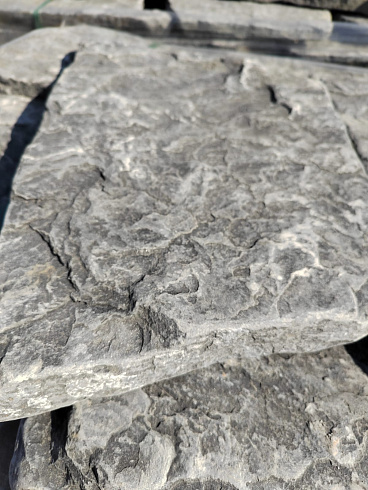 Kamenclub.ru: Песчаник галтованный для облицовки (фр. 2-5 см)  купить в Ижевске песчник рыжий желтый серый песчаник окатанный речной 6 000 руб/т   фото КАМЕНЬ КЛУБ