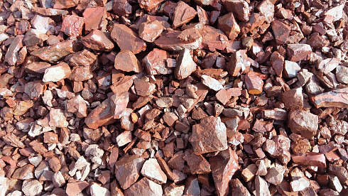 Kamenclub.ru: Щебень крошка красный (ЯШМА) фр. 5-10 мм.  купить в Ижевске крошка каменная яшмы красный, бордовый, темно-красный декоративная крошка ландшафтная каменная яшмоидная 8500 руб/т   фото КАМЕНЬ КЛУБ