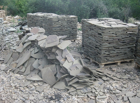 Kamenclub.ru: Песчаник пластушка серо-зеленый (1,5 см)  купить в Ижевске плитняк - пластушка серо-зеленый, серый, зеленый пластушка рваная ландшафтная колотая 10200 руб/м3   фото КАМЕНЬ КЛУБ