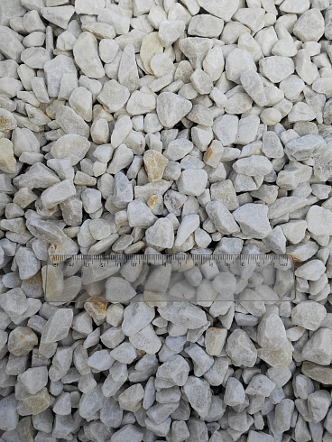 Kamenclub.ru: Мраморная крошка, щебень, цвет-белый, фр. 10-20 мм.  купить в Ижевске мрамор белый, молочный айвори каменная ландшафтная декоративная крошка шебня 12000 руб/т   фото КАМЕНЬ КЛУБ