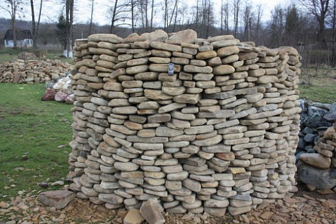 Kamenclub.ru: Песчаник для мощения дорожек, площадок, парковок ( фр 5-10 см)  купить в Ижевске песчаник  серый желтый коричневый рыжий песчаник оголтованный окатанный 6500 руб/т   фото КАМЕНЬ КЛУБ