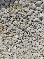 Kamenclub.ru: Мраморная крошка, щебень, цвет-белый, фр. 5-10 мм.  купить в Ижевске мрамор белый, айвори, молочный мраморная каменная крошка ландшафтная 12000 руб/т   фото КАМЕНЬ КЛУБ