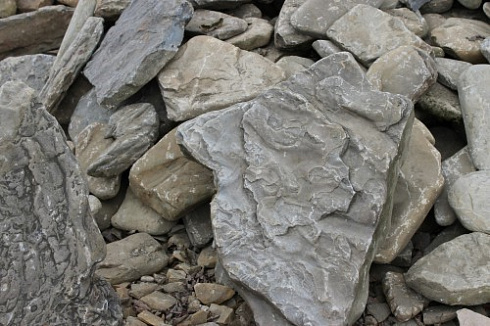 Kamenclub.ru: Песчаник декоративный ландшафтный (фр. 300-500 мм)  купить в Ижевске песчаник желтый рыжий серый зеленый валун речной окатанный природный песчаника 4 500 руб/т   фото КАМЕНЬ КЛУБ